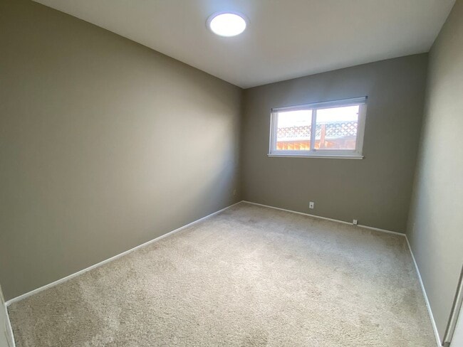 Building Photo - Spacious South Bay Home in Charming Neighb...