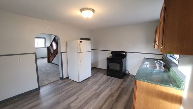 Building Photo - 217 Thompson St