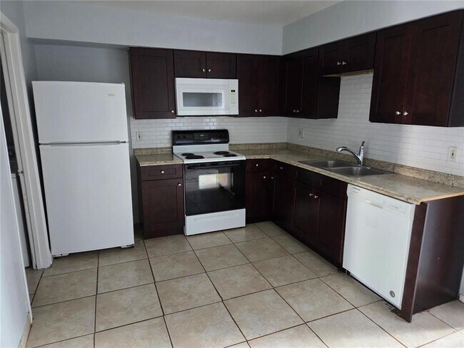 Building Photo - 4003 Woodfern Dr