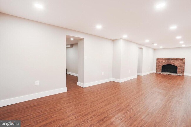 Building Photo - 21411 Montgomery Ave