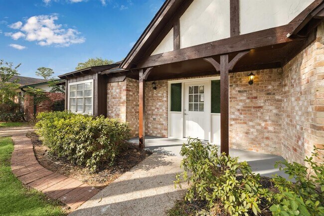 Building Photo - 25402 Lynbriar Ln