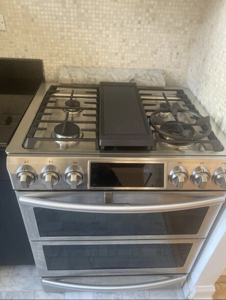 Building Photo - 380 Rector Pl