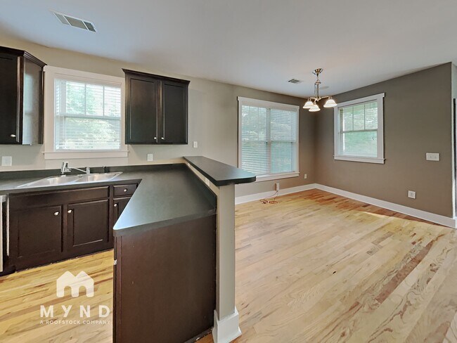 Building Photo - 181 Herring St