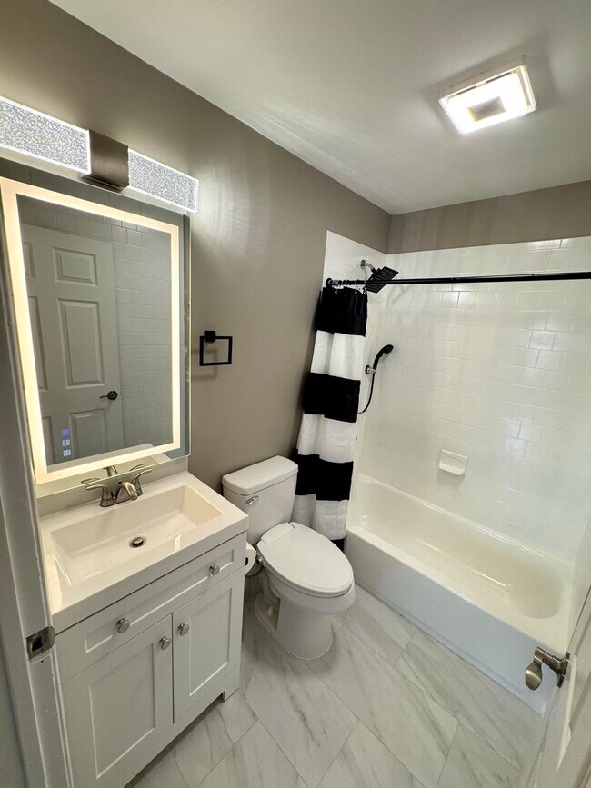 Building Photo - 1911 Grand Ave