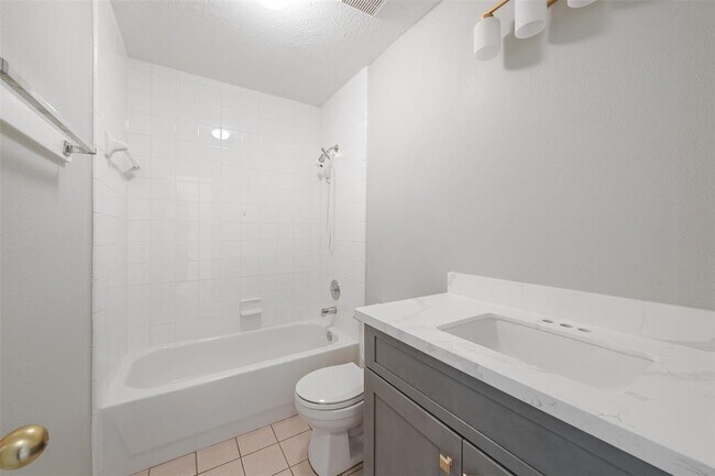 Building Photo - 2618 Parkbriar Ln