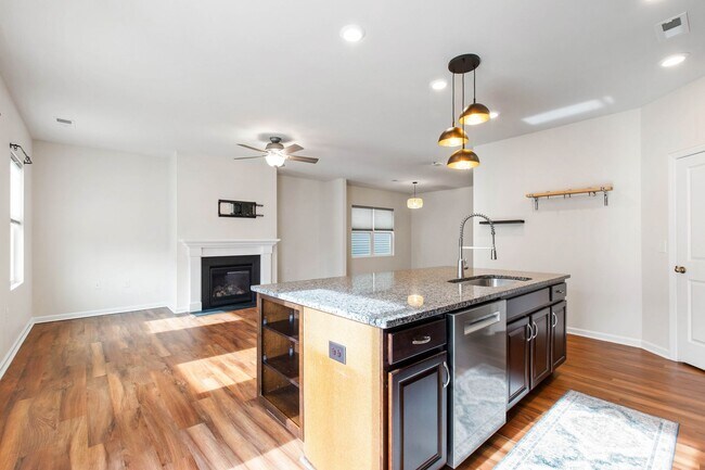 Building Photo - Charming, Well-Maintained Home in Central Morrisville!