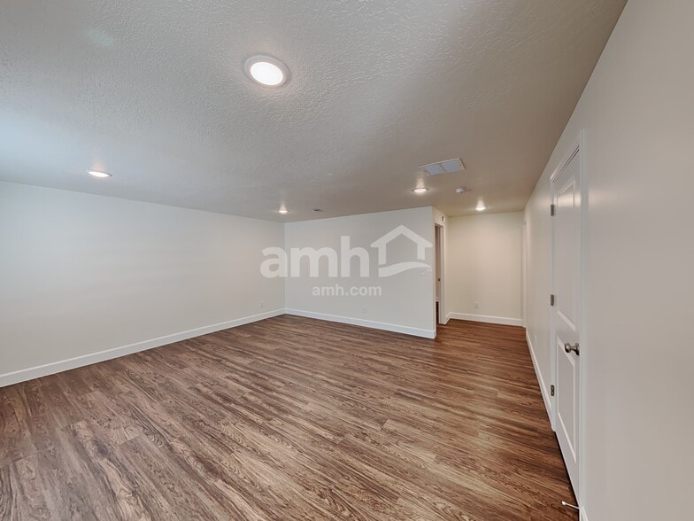Building Photo - 5996 S Jordan Pkwy