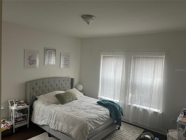 Building Photo - 2128 W Walnut St