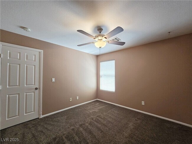Building Photo - 10865 Wallflower Ave