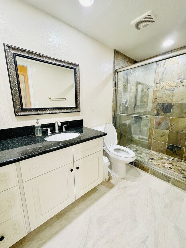 Building Photo - Beautiful 4 Bed 3 Bath + Huge Bonus Room A...