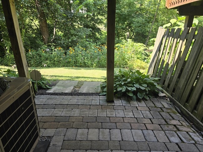 Building Photo - 5586 Talbot Ct