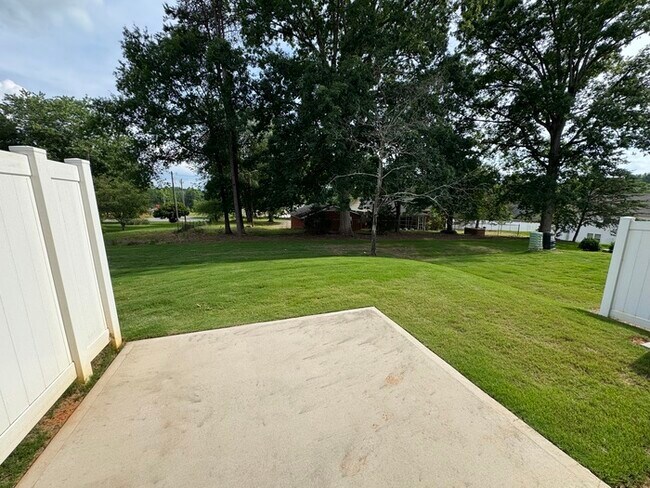 Building Photo - 114 Luna Ln