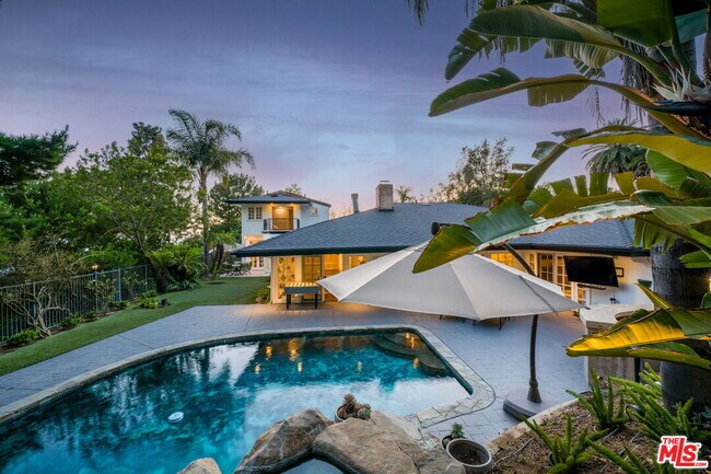 Building Photo - 9023 Alto Cedro Dr