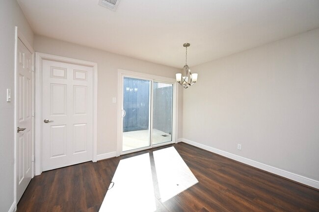 Building Photo - 414 Fox Briar Ln