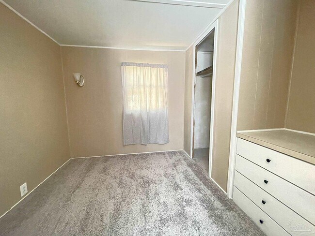 Building Photo - 1826 Bainbridge Ave