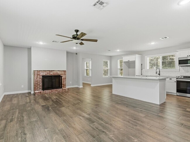 Building Photo - 165 Morris Dr