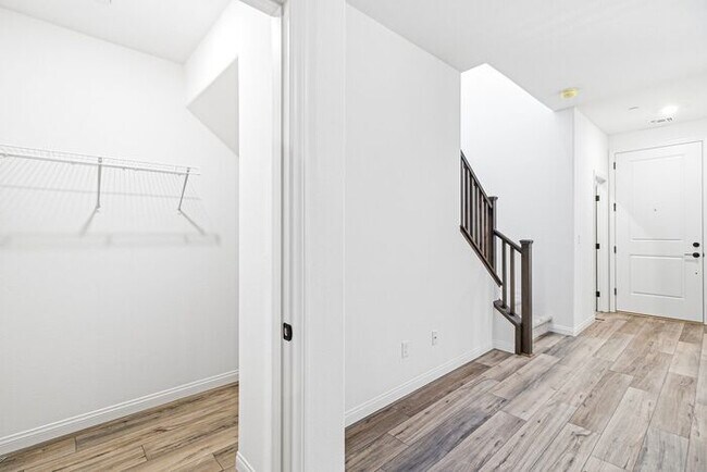 Building Photo - Stunning 3-Bedroom Home in Desirable Summerlin West