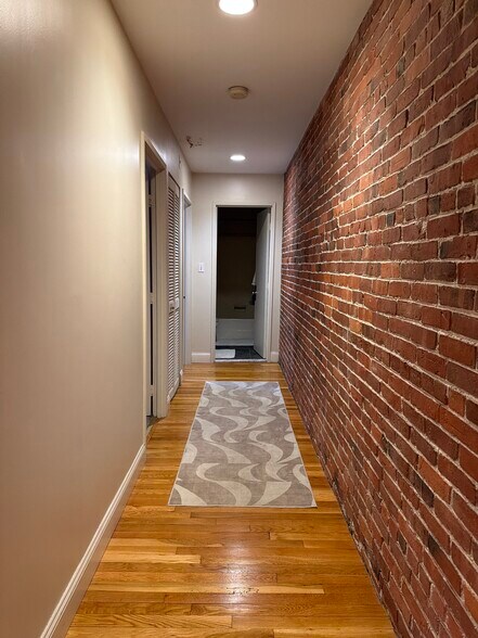 Building Photo - 78 Gainsborough St