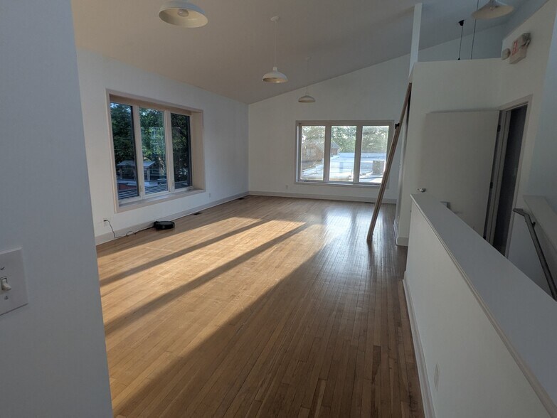 Building Photo - 3258 Gillham Rd