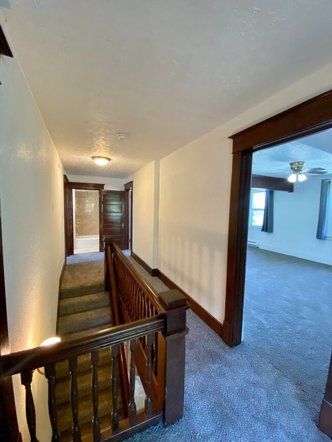 Building Photo - $2,200 - 4 Bed / 3 Bath Beautiful Home in ...
