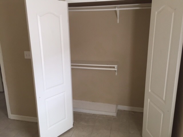 Building Photo - 1604 E Quail St