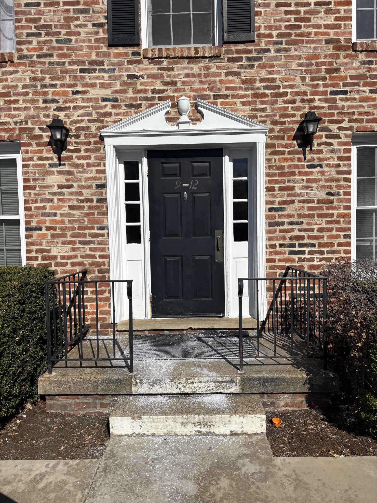 Exterior Entry - 2527 Hydraulic Rd