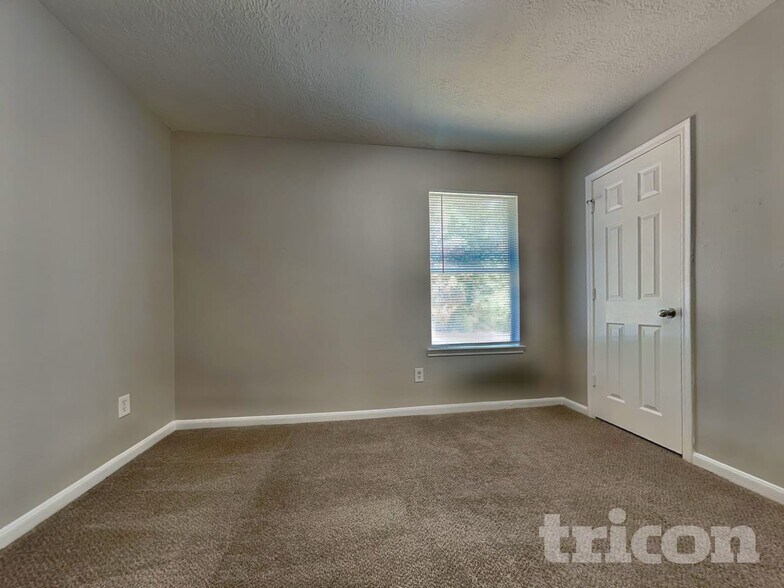 Building Photo - 5473 N Buffalo Cir