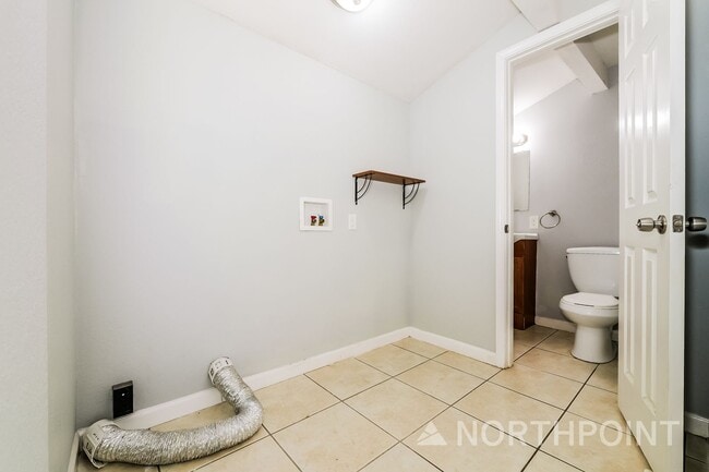 Building Photo - 3 BR/1.5BA | Newly Renovated Single Family Home |  Fenced backyard | In Kansas City!