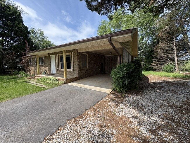 Building Photo - 4077 Brookfield Dr