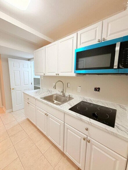 Building Photo - 4515 Forest Hill Dr