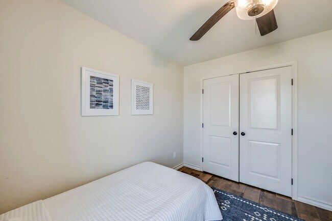 Building Photo - 3230 Creek Side Dr