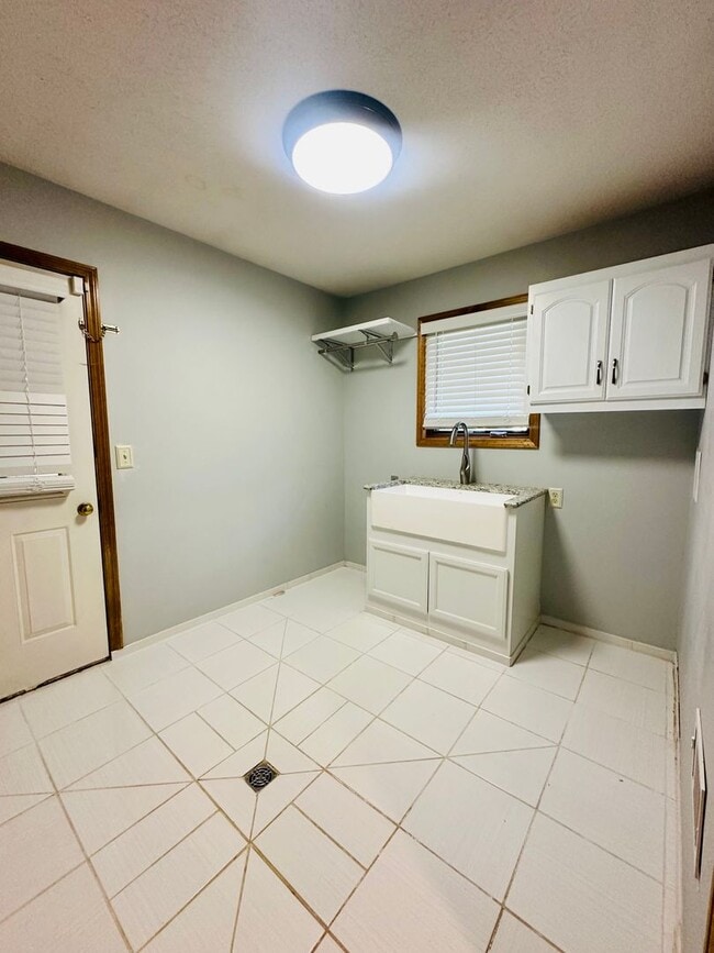 Building Photo - {13040} Spacious Cherry Creek Home + First...