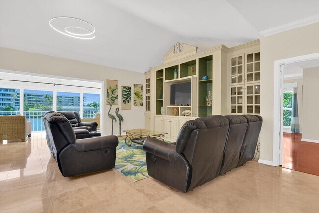 Building Photo - 1704 Del Haven Dr
