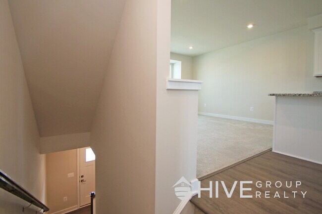 Building Photo - Spacious 4-Bed, 3.5-Bath with Garage!
