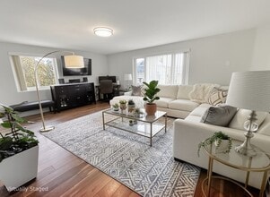 Building Photo - 1695 N Shore Rd