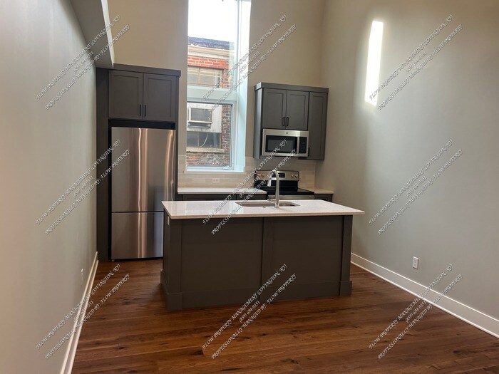 Building Photo - 810 Plum St
