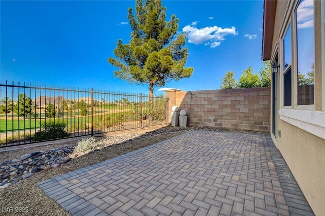 Building Photo - 484 Punto Vallata Dr