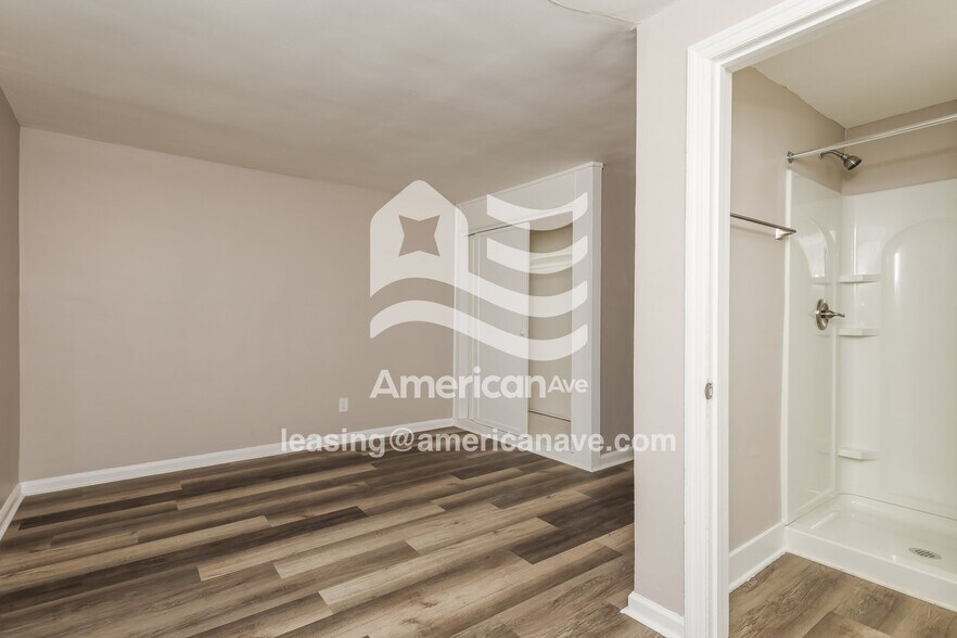 Building Photo - 4311 Winona Ave