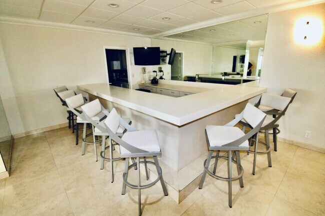 Building Photo - 3900 Galt Ocean Dr