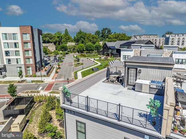 Building Photo - 300 Squire Dr