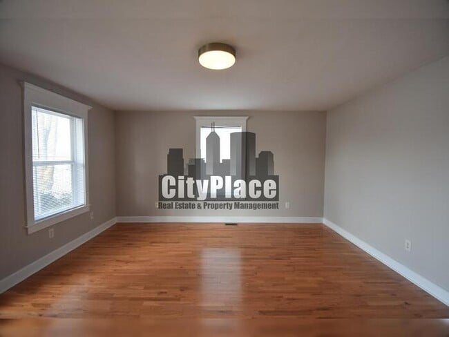 Building Photo - 910 Lexington Ave