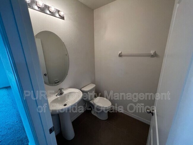 Building Photo - 2880 NE 43rd Rd