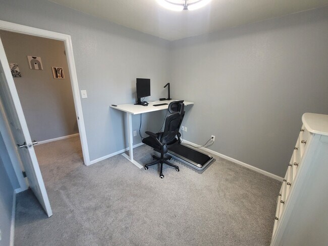 Building Photo - 1012 Meadowview Pl