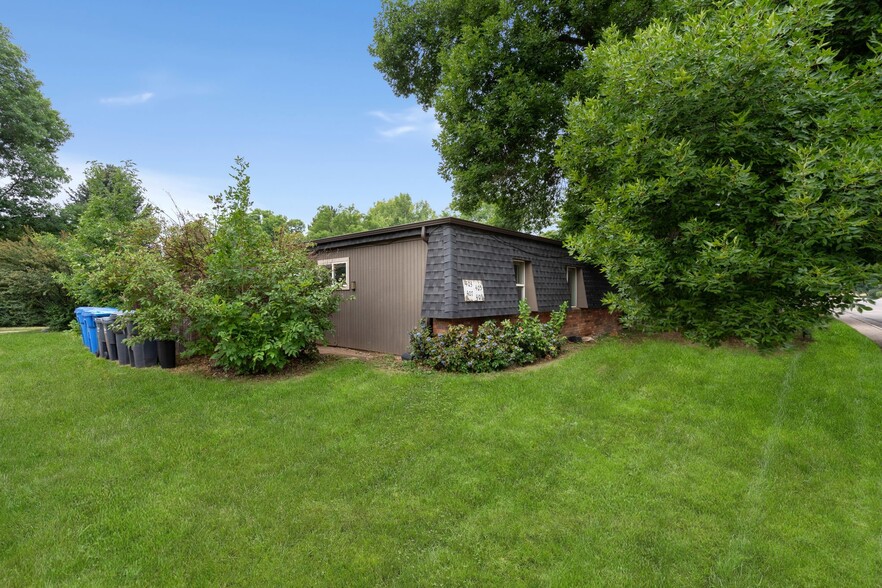 Building Photo - 405 E Thunderbird Dr