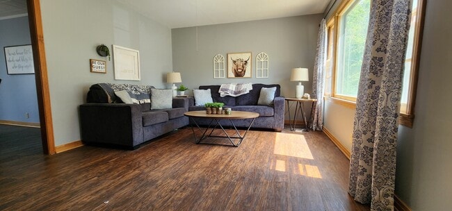 Living Room - 817 W Commercial St