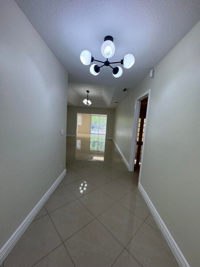 Building Photo - 20844 Concord Green Dr W