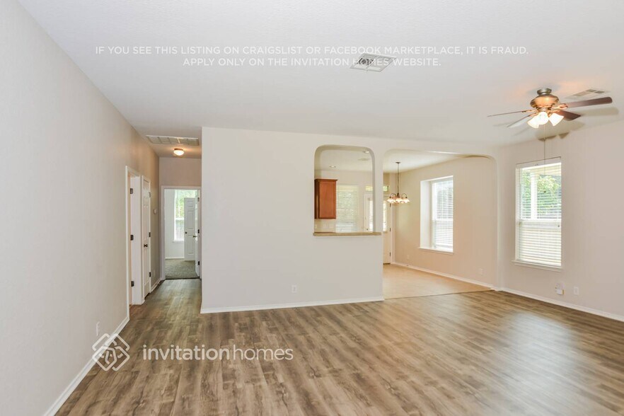 Building Photo - 710 Campion Red