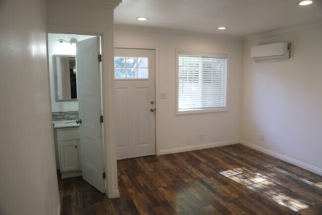 Building Photo - Charming 1BR House in San Fernando