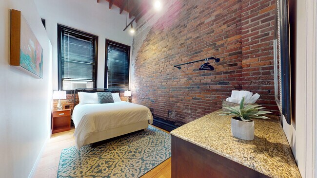 Building Photo - 19 Stanhope St