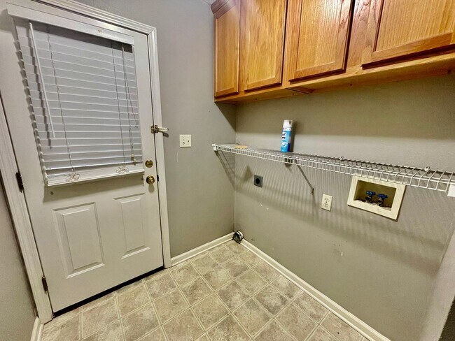 Building Photo - 1361 Davis St